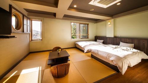 Modern Twin Room 