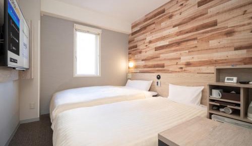 Small Twin Room - Non-Smoking