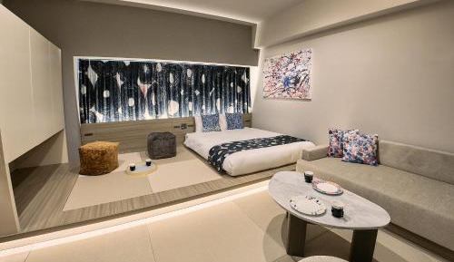 Art Quadruple Room