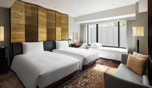 Twin Room with Extra Bed and City View