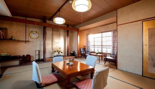 Japanese Style Room with Shared Bathroom and Private Toilet 2-4 adult 