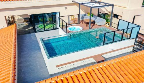 Horizon Pool Suite (8F)