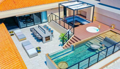 Aqua Pool Suite (9F)