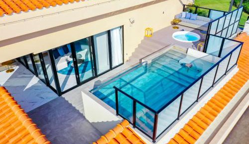 Executive Pool Suite (7F)