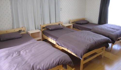 Basic Triple Room with Shared Bathroom