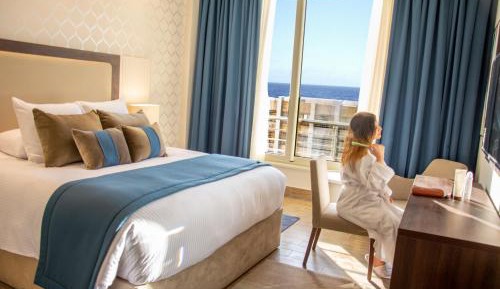Junior Suite with Pool View