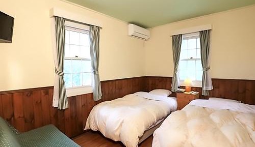 Standard Twin Room with Sofa Bed and Shared Bathroom