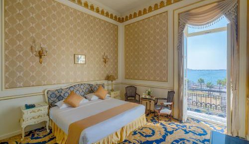 Golden Superior Room Direct Sea View With Light Dinner