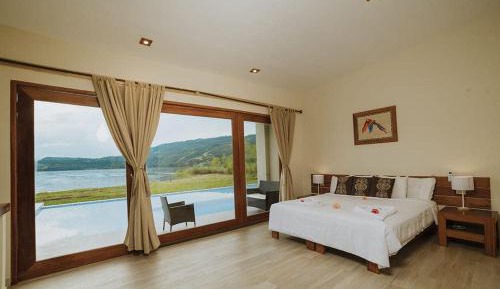 Suite with Lake View