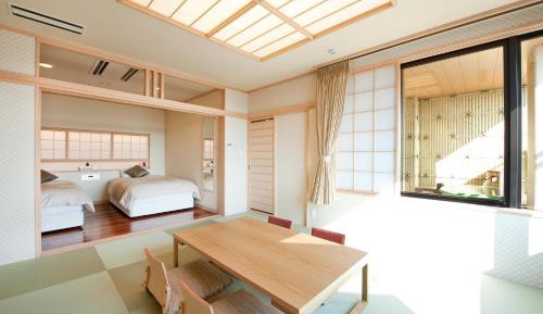 Quadruple Room with Private Bathroom