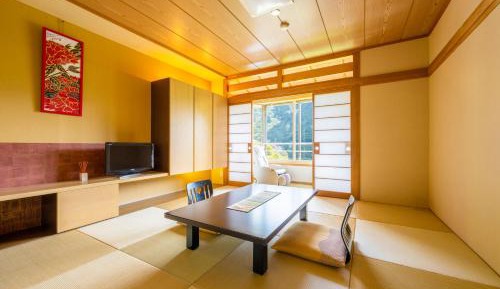 Economy Triple Room with Shared Bathroom