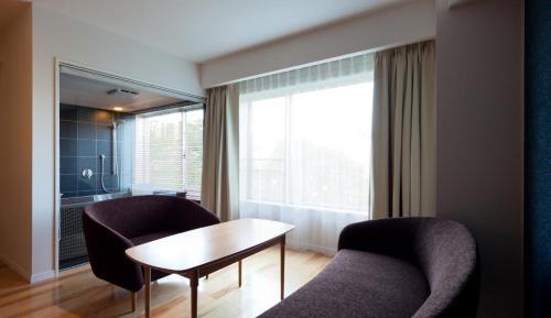 Deluxe Twin Room with Private Hot Spring Bath and Mt. Fuji View