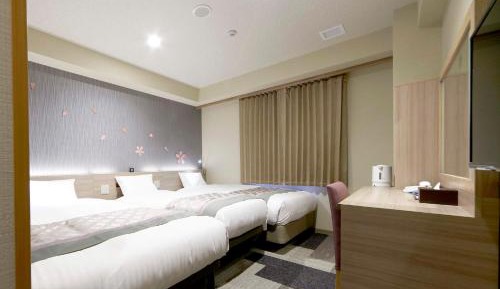 Triple Room with Complimentary Lobby Drinks