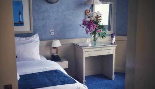 Standard Room with Partial Sea View