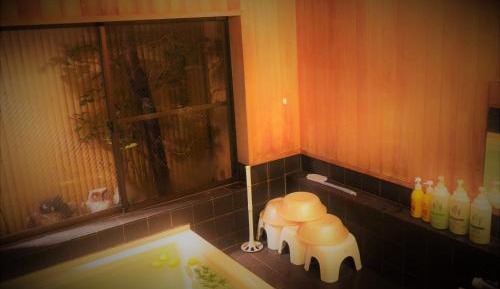 Single Room with Private Bathroom - Non-Smoking