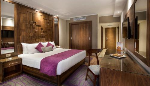 Deluxe One Bedroom Suite