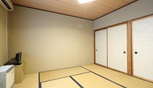 Japanese-Style Twin Room with Shared Bathroom - Smoking