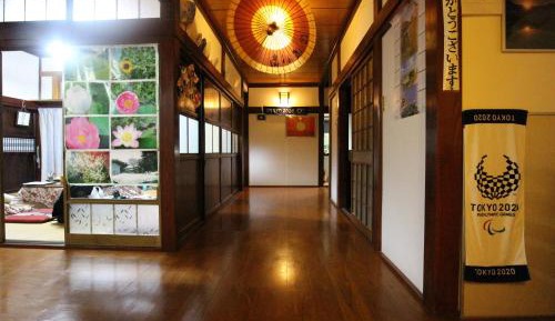 Standard Twin Room with Shared Bathroom