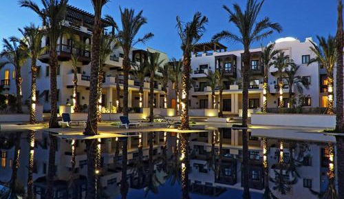 Apartment with Pool View 