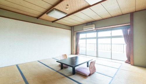 Japanese-Style Quadruple Room with Shared Bathroom - Smoking