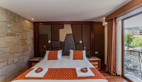 Deluxe Suite with Spa Bath