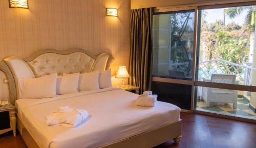 Deluxe Room First Floor-Pool Front