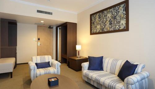Junior King Suite - Non-Smoking
