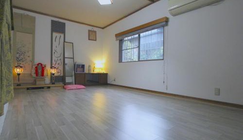 Family Room with Garden View