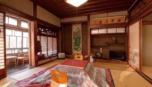 Basic Triple Room with Shared Bathroom