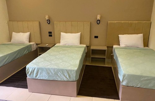 Al-Manshiyah Hotel | Golden Hoster