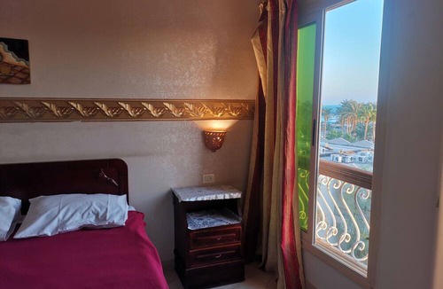 Sheraton Road -Sakkala Hotel | Golden Rose Hotel