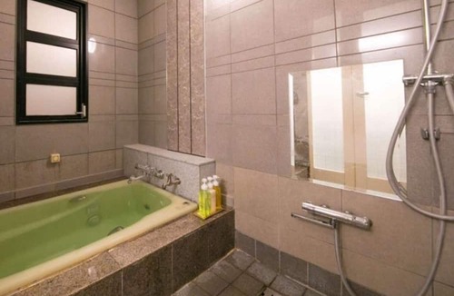 Oita House | Twin beds tatami onsen openair jacuzzi bath / Oita Ōita