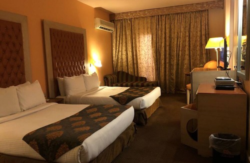 Al Duqqi Hotel | Santana Hotel