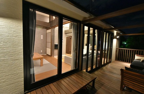 Higashiyotsugi House | ASAKUSA EAST Terrace with a small Japanese garden - ASAKUSA EAST HOUSE / Katsushika-ku Tokyo