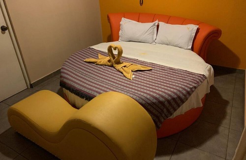 Puente Piedra Hotel | Manantial Hotel No.003