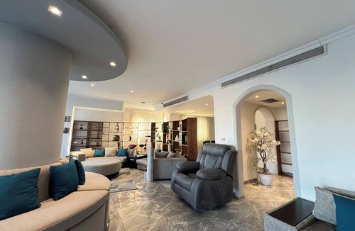 Al Duqqi Apartment | ELITE Premium 3 En-Suites Nile Residence