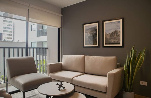Miraflores Apartment | w Prime 2BR w/Balcony in Miraflores