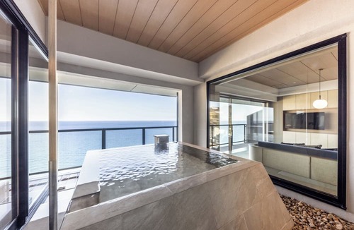 Higashiizu House | IZU RETREAT ATAGAWA SUIKO by Onko Chishin