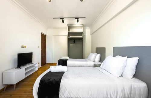 Taqseem Laselky Apartment | Xuru Stays I The 2bdr Velvet Vibe @ Maadi