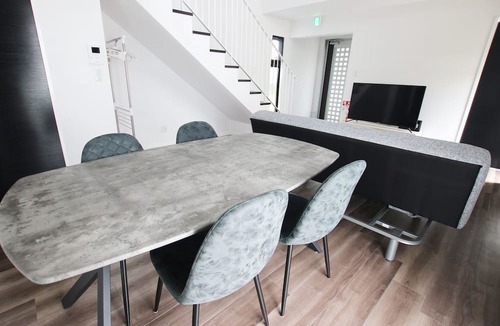 Tokeshi House | Monochrome