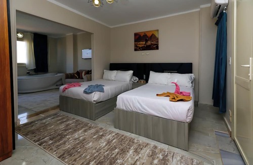 Al Haram Hotel | Luxury jacuzzi & pyramids view