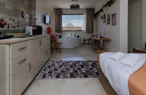 Al Haram Hotel | Luxury jacuzzi & pyramids view