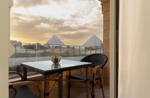 Qasr an-Nil Hotel | Pyramids Land View