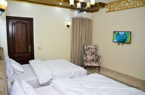 Al Haram House | Crystal pyramid inn