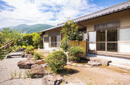 Yufuin Onsen Villa | Kawamoto Villa garden
