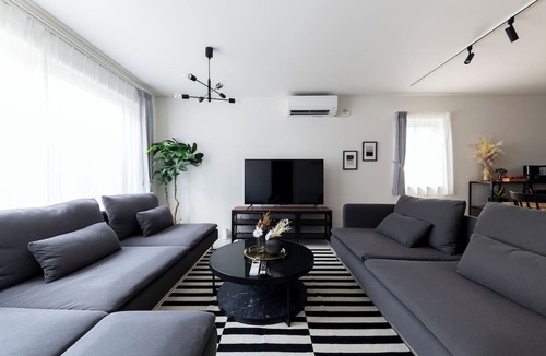 Higashi House | THE WISTERIA