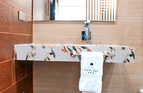 Chancay House | Suite Con Ducha Hidromasaje by BlueThreeHotel 3✨️ a 7min de la Plaza de Chancay.