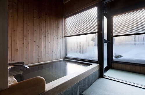 Shiozawa Onsen House | Okada Ryokan Warakutei