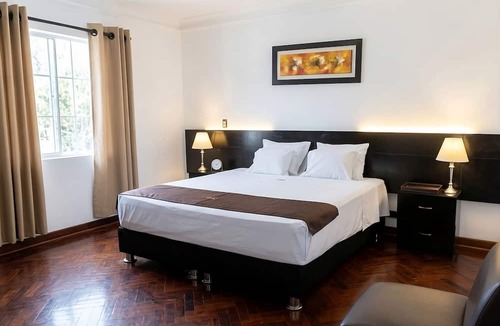 Miraflores Hotel | De Ville Inn