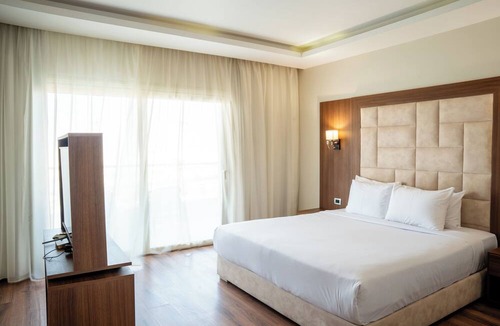 Village Road Hotel | Rivoli Suites